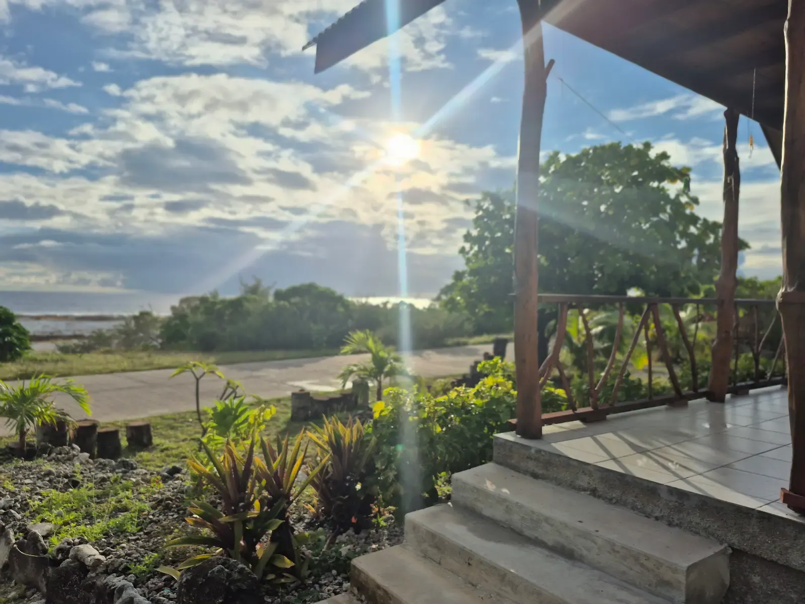 Lever de soleil sur l’océan depuis la terrasse