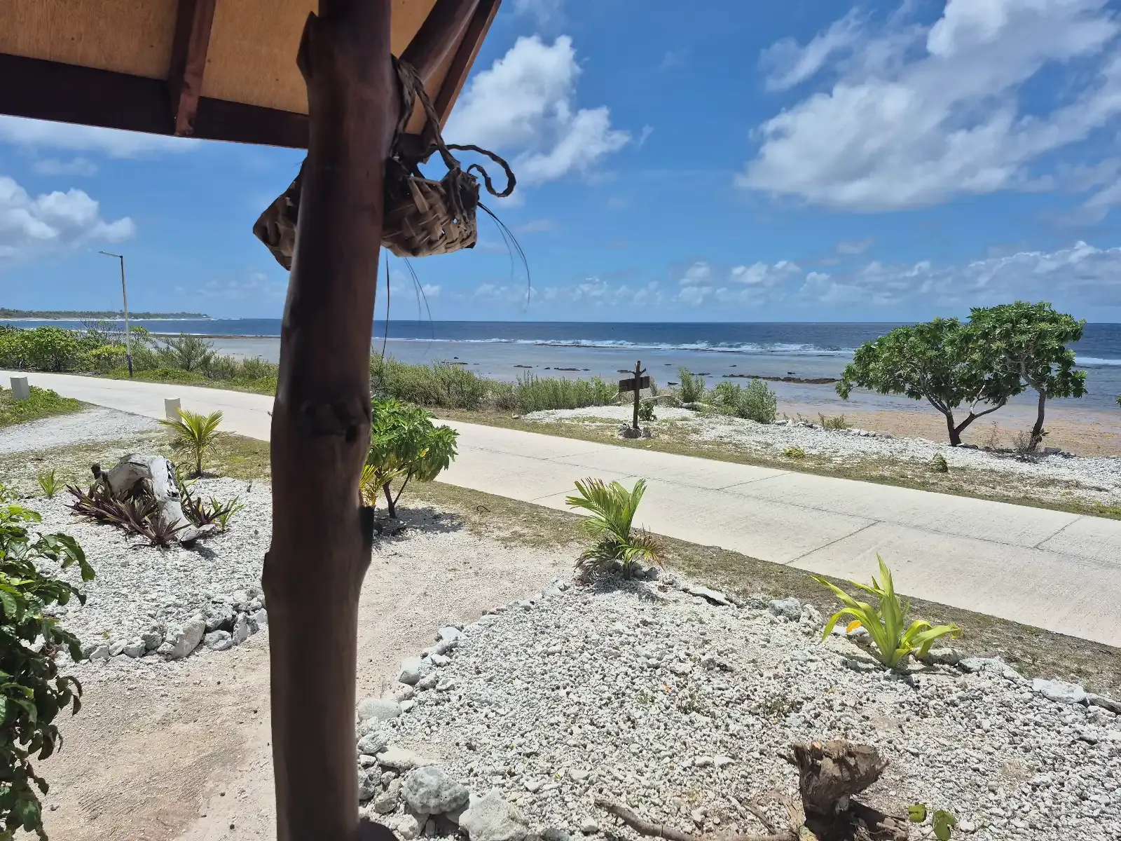 La plage et le récif devant le lodge, vus de la terrasse